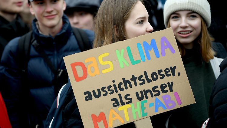 Eines der vielen Plakate am Freitag in Berlin.