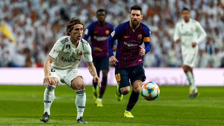 Nach zwei Drittel der Clásico-Festwochen in Spanien liegen Lionel Messi und sein FC Barcelona gegen Real Madrid vorne.