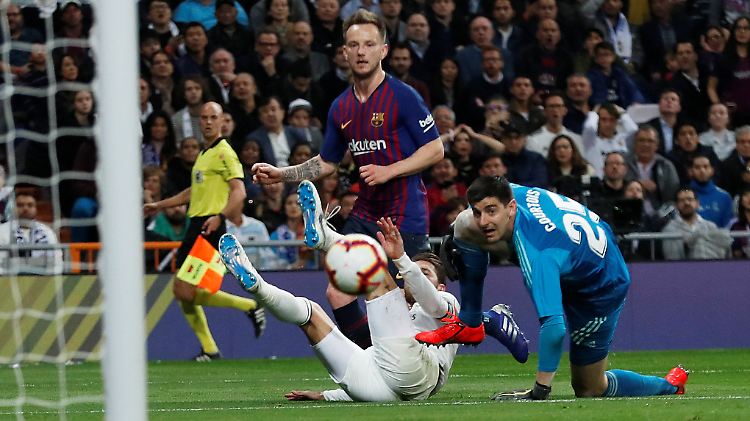 Barcelonas Rakitic trifft in der 26. Minute zum 0:1.
