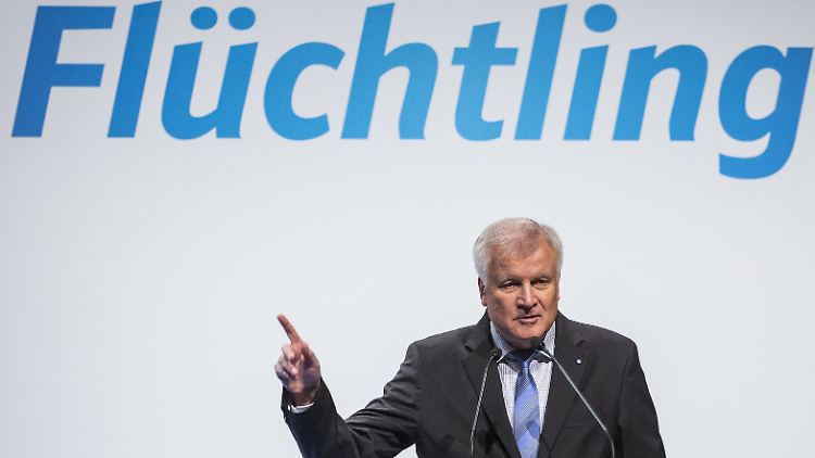 Horst Seehofer wird auf Treffen mit seinen Kollegen nicht oft gesehen.