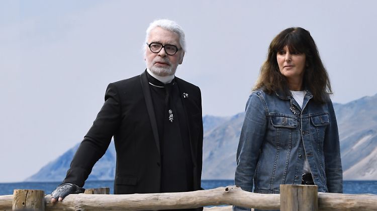 Karl Lagerfeld bezeichnete  Virginie Viard als seine rechte und seine linke Hand.
