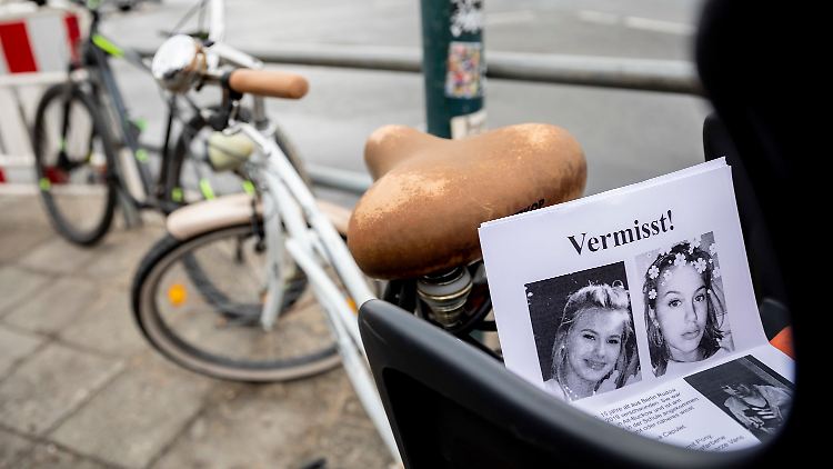 In der Einfamilienhaus-Siedlung beschäftigt Rebeccas Schicksal die Menschen.