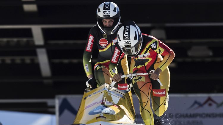 Anlauf für Gold: Mariama Jamanka und Anschieberin Annika Drazek.