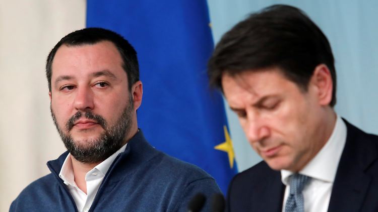 Matteo Salvini (l.) hat das Amt des Premierministers (das derzeit Giuseppe Conte innehat) mutmaßlich fest im Blick.