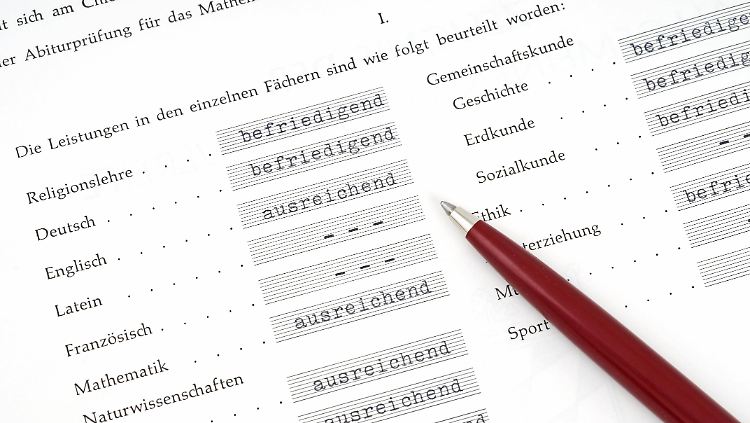 "Wer Abitur hat, darf studieren. Mit dem Abi erwirbt man die sogenannte Hochschulzugangsberechtigung."