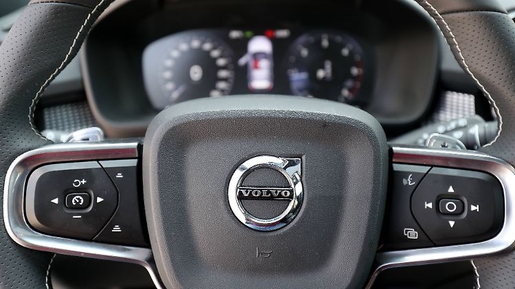 Fahrer neuerer Volvo-Modelle sollen künftig maximal 180 Stundenkilometer fahren können.