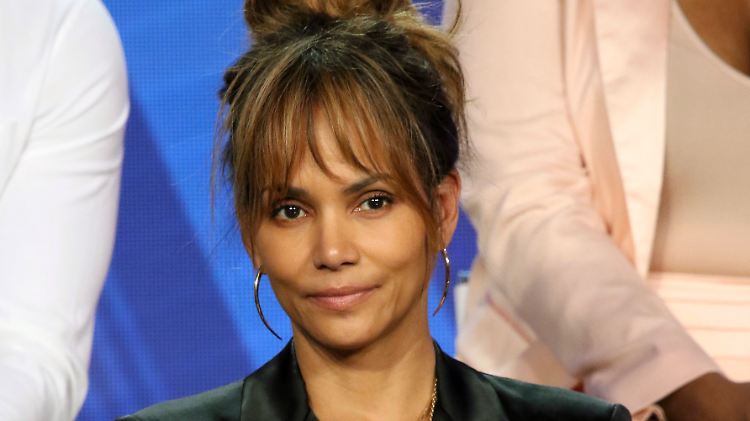 Hat Halle Berry ein neues Tattoo oder nicht?