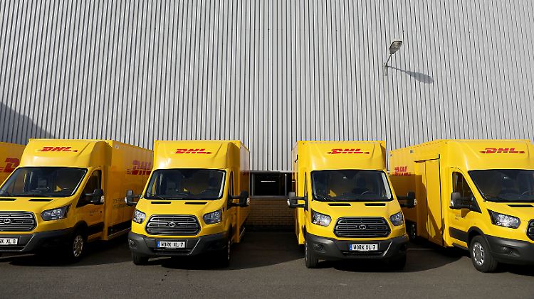 Arbeitgeber mit Vorliebe für gelbe Fahrzeuge: Die Deutsche Post will Tausende Streetscooter anschaffen und Hunderte Lkw-Fahrer ausbilden.