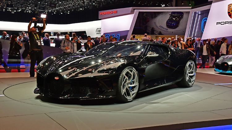 Bugatti präsentiert in Genf den  "La Voiture Noire1" und feiert sich damit ordentlich.