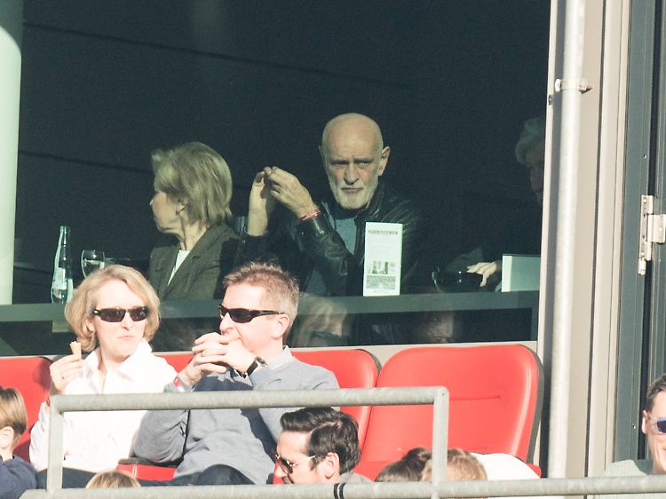 Martin Kind sitzt in seiner Loge - wenn es nach Carten Linke geht nicht mehr lange.