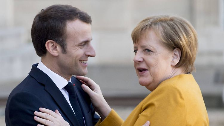 Die Treffen von Präsident Macron mit Kanzlerin Merkel sind betont herzlich. Doch in Sachen EU-Reform gibt sich Berlin distanziert.