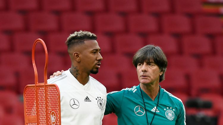 Jérôme Boateng und Joachim Löw hatten gute Zeiten miteinander. Ob sie auch eine gemeinsame Zukunft haben, ist weiter unklar.