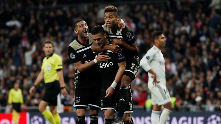 Ajax-Torschützen unter sich: Tadic, Zyech und Neres.