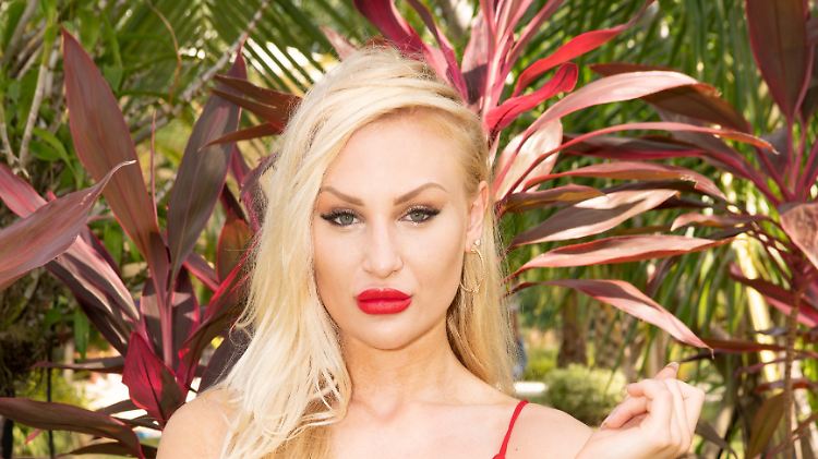Giulie: Sexy Blondine mit hohem Fremdgeh-Potential.