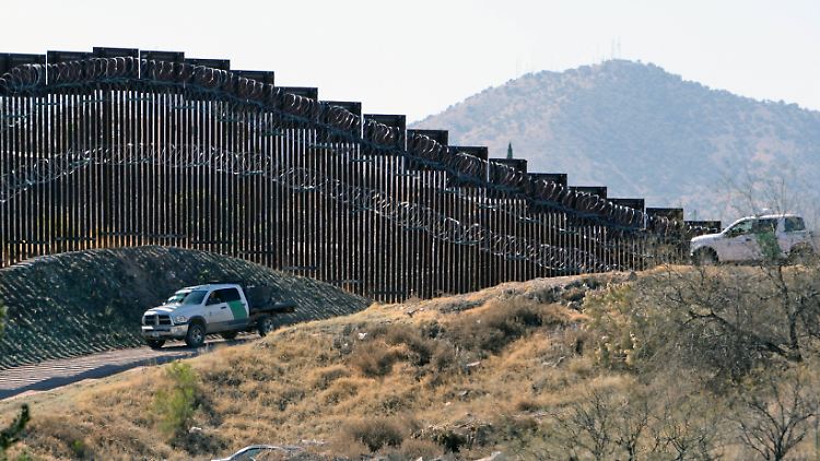 Die Zahl der illegalen Grenzübertritte zwischen Mexiko und den USA ist im Februar deutlich angestiegen.