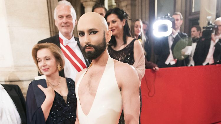 Bei seinem Auftritt auf dem Wiener Opernball vergangene Woche überraschte Neuwirth mit einer Glatze.