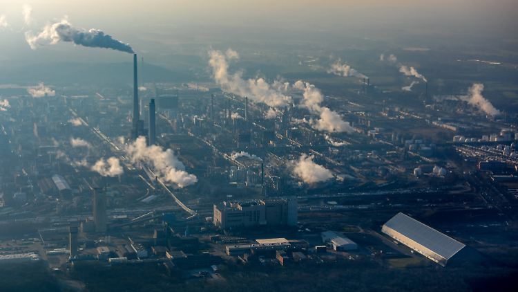 Europas Unternehmen bekommen die weltweiten Krisen immer stärker zu spüren.