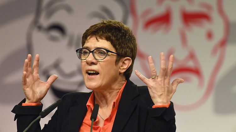 AKK schießt sich auf den Koalitionspartner ein.