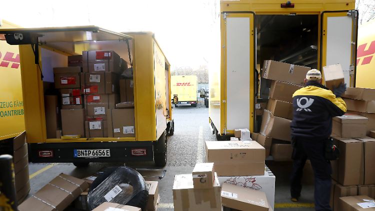 Gewinnrückgänge im deutschen Brief- und Paketgeschäft lasten auf den Gewinnen der
Deutschen Post.