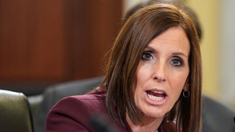 Martha McSally während ihrer Rede vor dem Senatsausschuss.