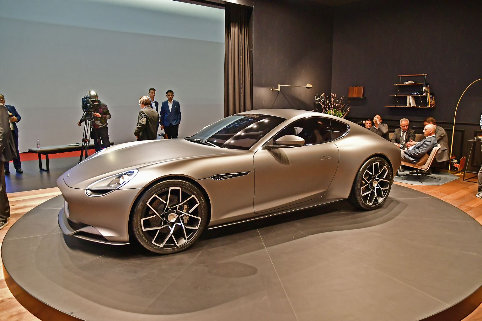 Einer der wohl interessantesten Neuzugänge in Genf ist Piëch Automotive. Das von Ferdinand Piëchs Sohn Anton gegründete Unternehmen plant eine elektrische Modellfamilie. Doch bevor es so weit ist, ...
