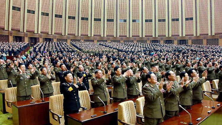 Nur ein- bis zweimal im Jahr tagt die Oberste Volksversammlung (hier 2009), in die auch das Militär seine Vertreter entsendet.