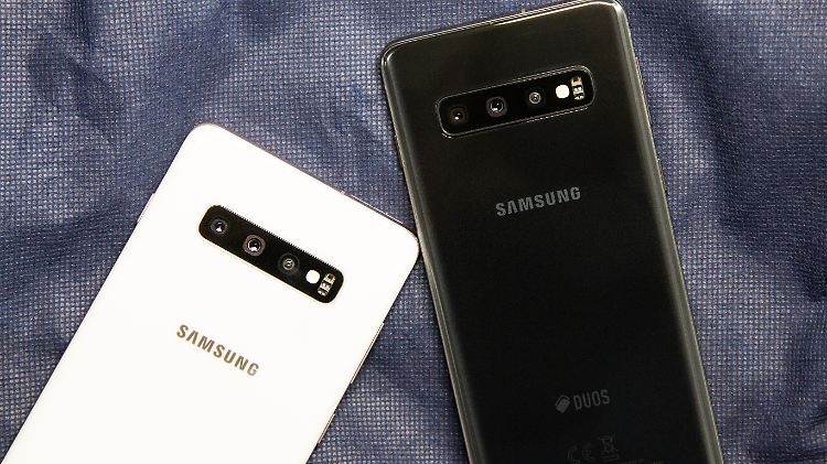 Das Galaxy S10+ und das Galaxy S10 haben auf der Rückseite eine Triple-Kamera.