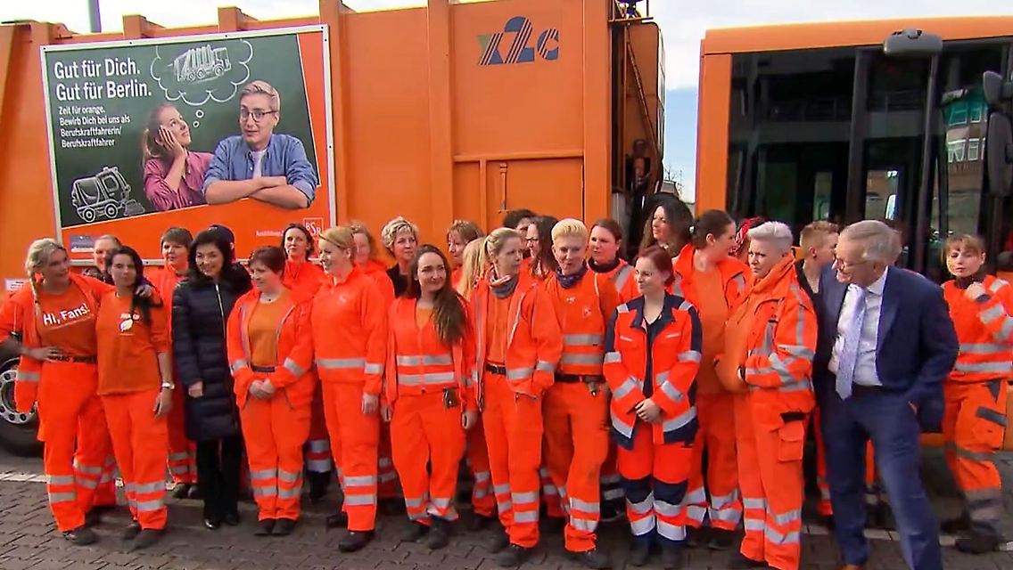 Müllfrauen.jpg