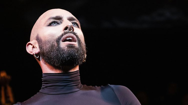 Tom Neuwirth legt musikalisch und äußerlich die Kunstfigur Conchita ab und nennt sich jetzt nur noch Wurst.