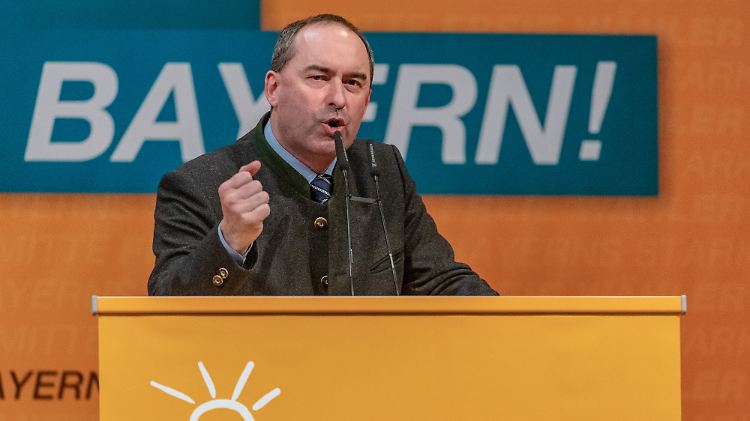 Parteichef Aiwanger muss gut ein Drittel des Parteivermögens nach Berlin überweisen.