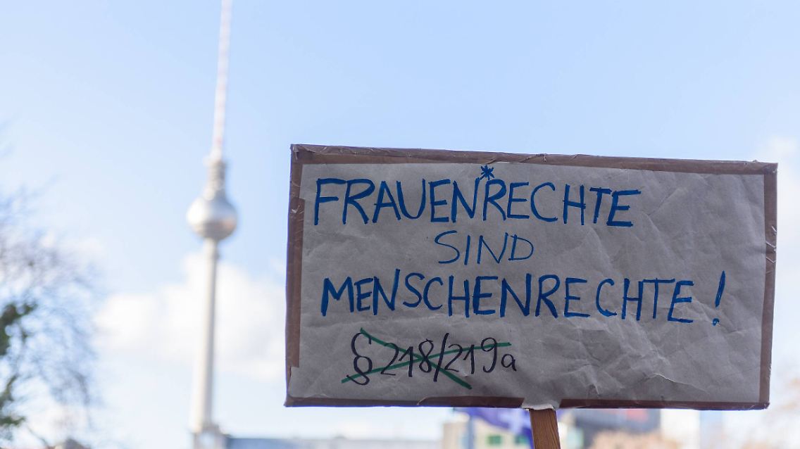Wie in Berlin gingen weltweit viele Menschen auf die Straße um für Gleichberechtigung zu protestieren.