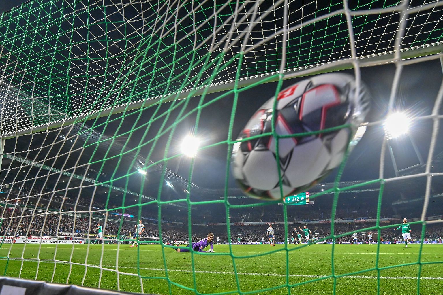 SV Werder Bremen - FC Schalke 04 4:2 (1:1).