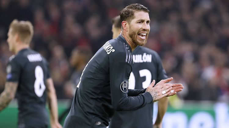 Real-Kapitän Sergio Ramos zeigt in der Krise seine Führungsqualitäten, loben spanische Medien.