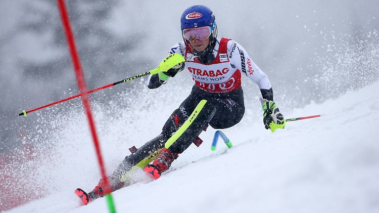 Mikaela Shiffrin fährt eine unfassbare Saison - und beendet sie natürlich mit einem Rekord für die meisten Erfolge.