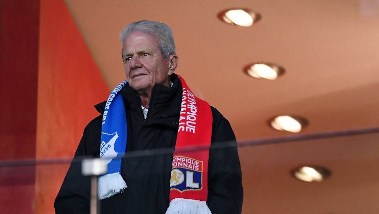 Hopp unterstützt die TSG Hoffenheim - wo er selbst in seiner Jugend Fußball spielte - und förderte ihren Aufstieg in die erste Fußballbundesliga. 