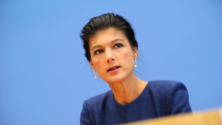 Wagenknecht gründete "Aufstehem" zusammen mit ihrem Ehemann Oskar Lafontaine, um linke Wähler zu erreichen, die sich von den klassischen Parteien abgewandt haben.