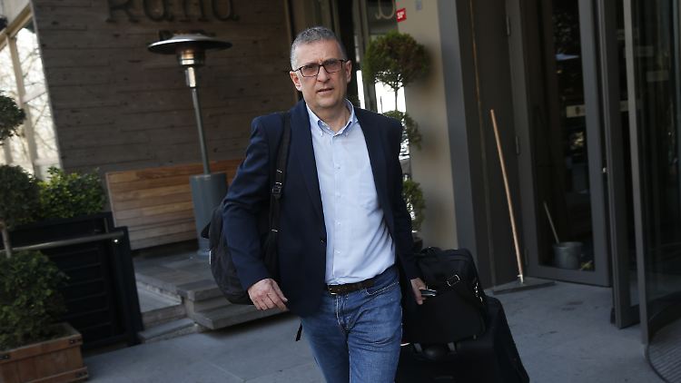 ZDF-Korrespondent Jörg Brase auf dem Weg zum Flughafen, um die Türkei zu verlassen.