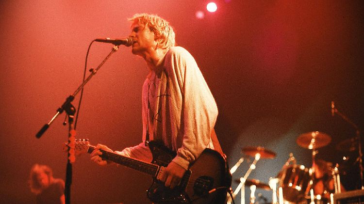 Am 30. August 1992 stand Kurt Cobain im Krankenhaushemd in Großbritannien auf der Bühne.