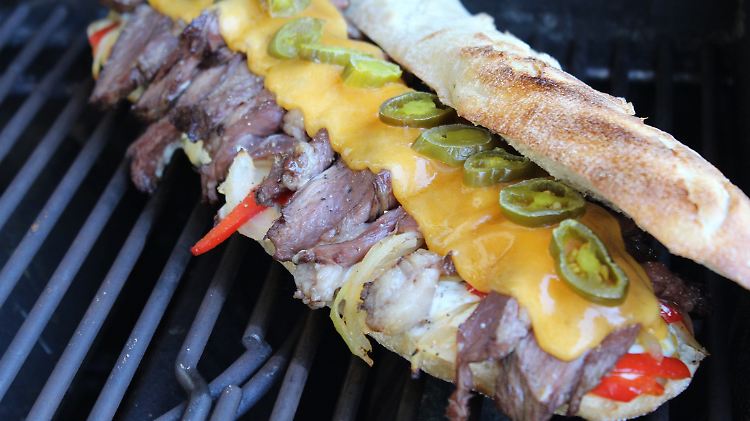 Wegen den scharfen Jalapeños nennt sich das Sandwich "hot".