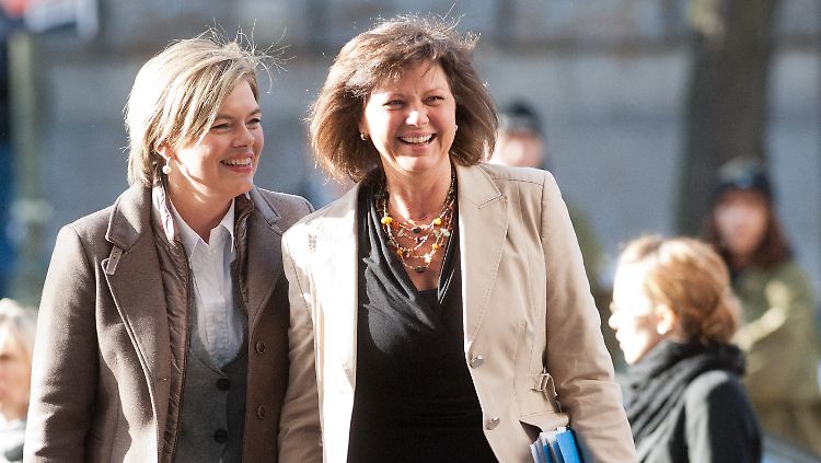 Julia Klöckner (l.) und Ilse Aigner - eine von ihnen könnte das erste weibliche Staatsoberhaupt der Bundesrepublik werden (Bild von 2013). Oder doch Ursula von der Leyen.