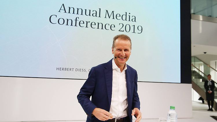 Gute Nachrichten auch in eigener Sache: Mit dem Gewinn steigt auch die Vergütung von Volkswagen-Chef Herbert Diess.