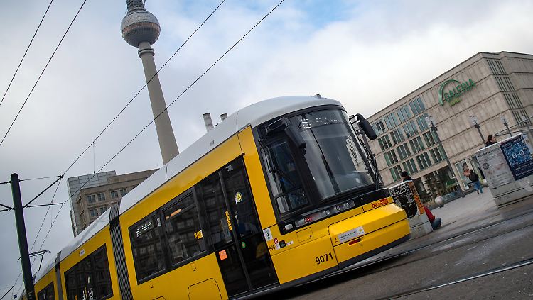 Frauen zahlen 21 Prozent weniger für eine Tageskarte, aber nur am 18. März und nur in Berlin.