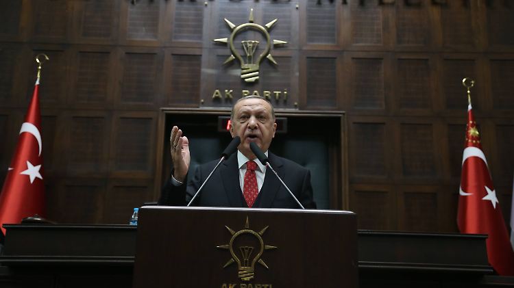 Das ZDF darf nun doch seinen Mann zurück nach Ankara für Bericht über Präsident Erdogan schicken - andere Medienvertreter warten noch.