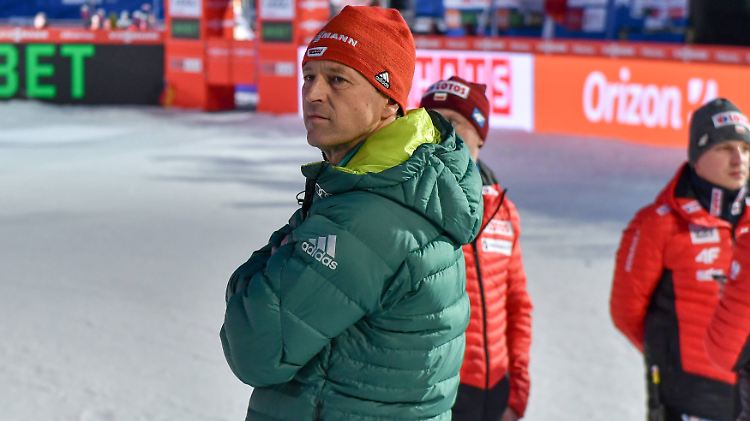 Werner Schuster ist über die Leistungen seiner Skispringer enttäuscht.