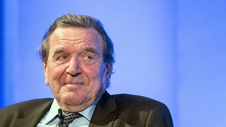 Schröder sieht die CDU im Dilemma - wegen Noch-Kanzlerin Merkel.