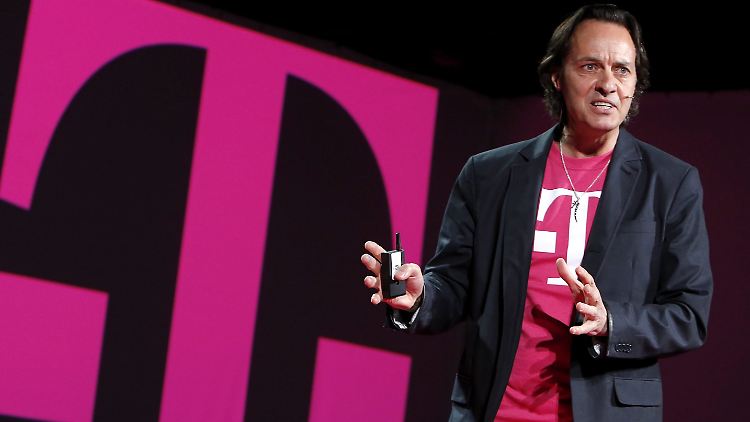 T-Mobile US-Chef John Legere: Fusion würde Verbrauchern sinkende Preise bescheren.