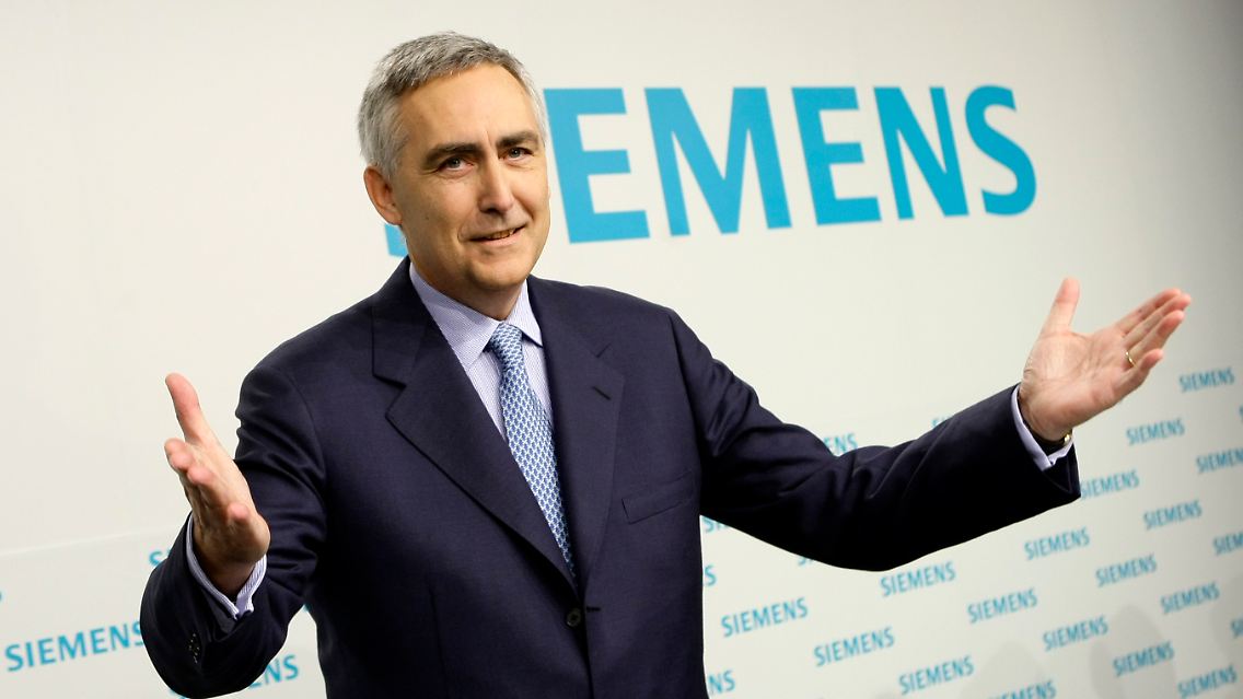 Siemens-Chef Löscher hat die typischen Banker-Gesten bereits drauf.
