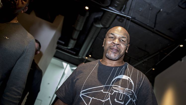 Mike Tyson macht auch den Eltern der mutmaßlichen Opfer Jacksons Vorwürfe. Er selbst hätte seine Kinder niemals allein beim "King of Pop" gelassen. 