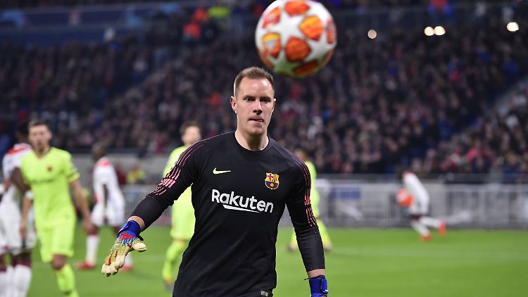 Barcelona-Torhüter Marc André ter Stegen tritt nicht nur gegen Lyon an sondern stellt sich auch im Fernduell dem direkten Vergleich mit Manuel Neuer. 