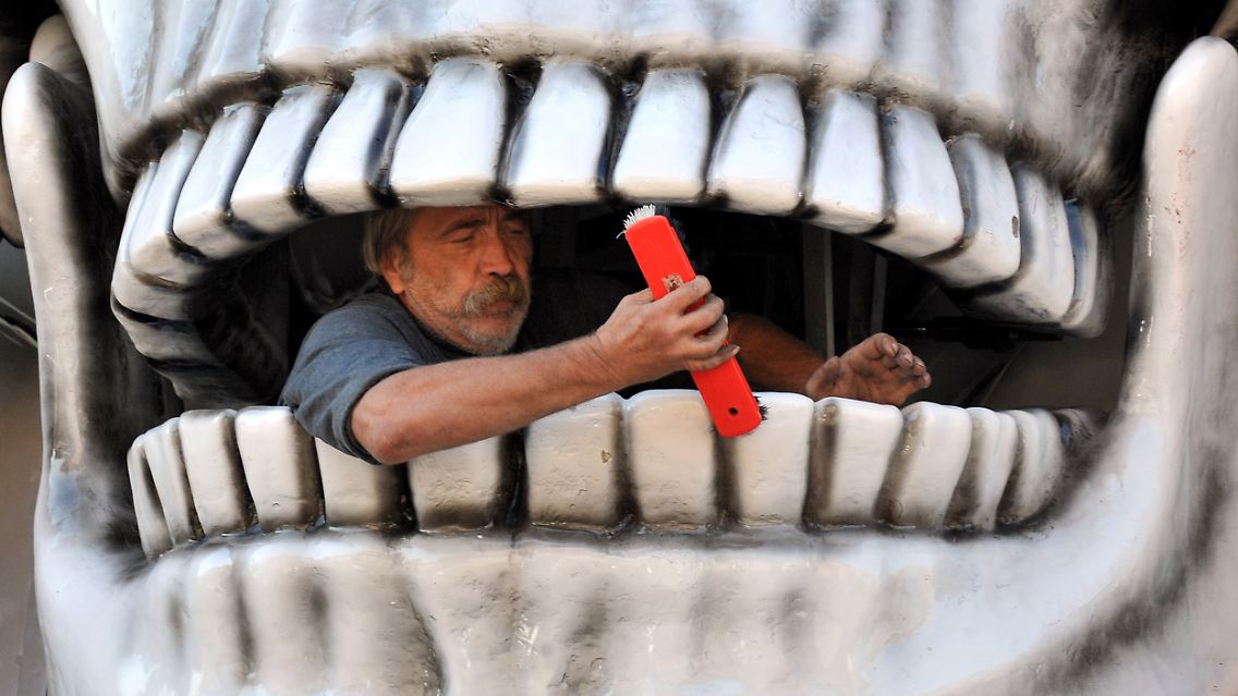 Nicht die Zahnzwischenräume vergessen!